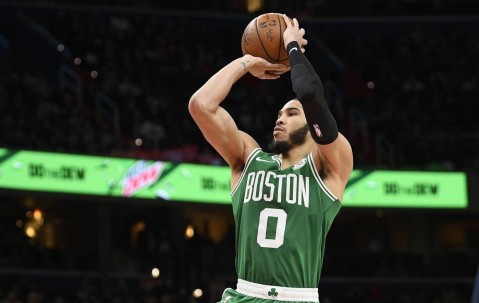 开云体育下载-清晨波士顿凯尔特人调整名单以备NBA常规赛；止住颓势环节打磨；球迷炸锅；身体对抗强度拉满的简单介绍